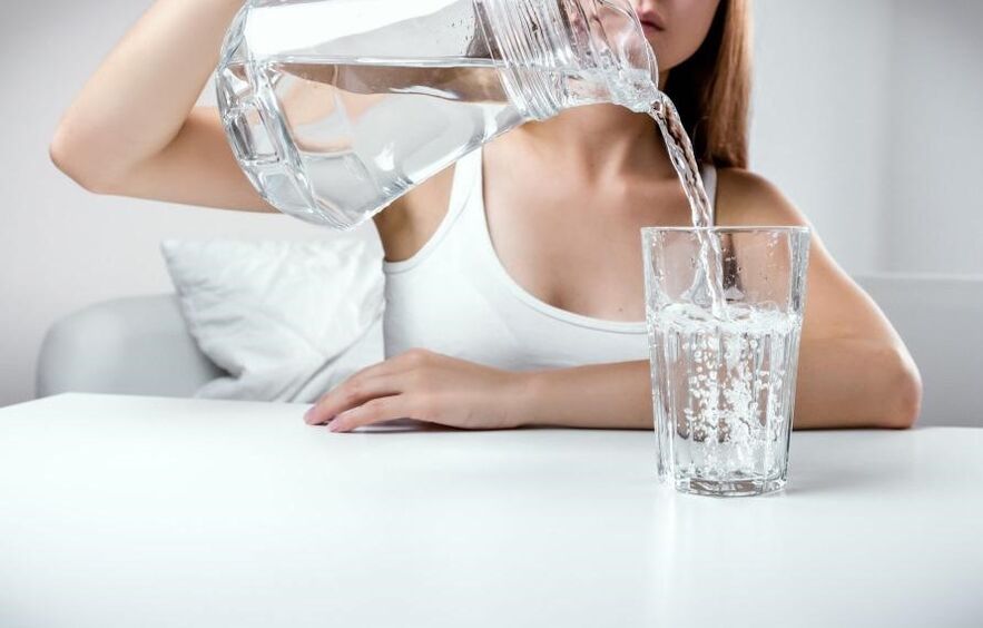 Unha bebida abundante axuda no tratamento da cistite